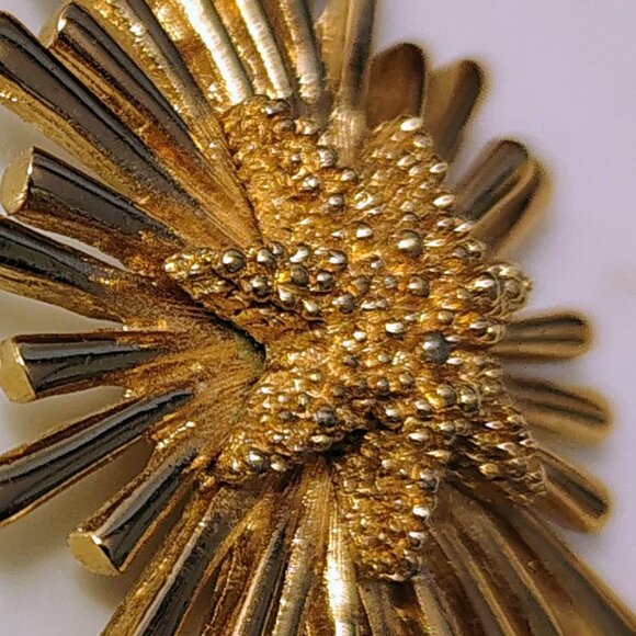 Vintage Monet Starfish Atomic Star Sun Starburst Pendant MCM Vintage Jewelry - Picture 5 of 6